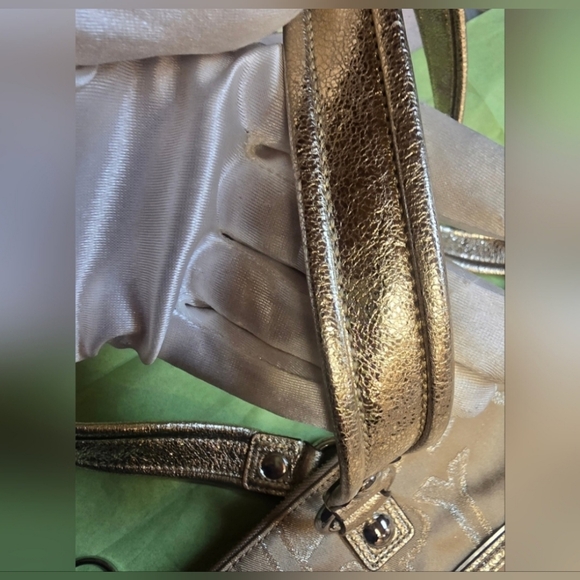 Coach Poppy Large Goldtone Handbag. Excellent Condition - Picture 10 of 15